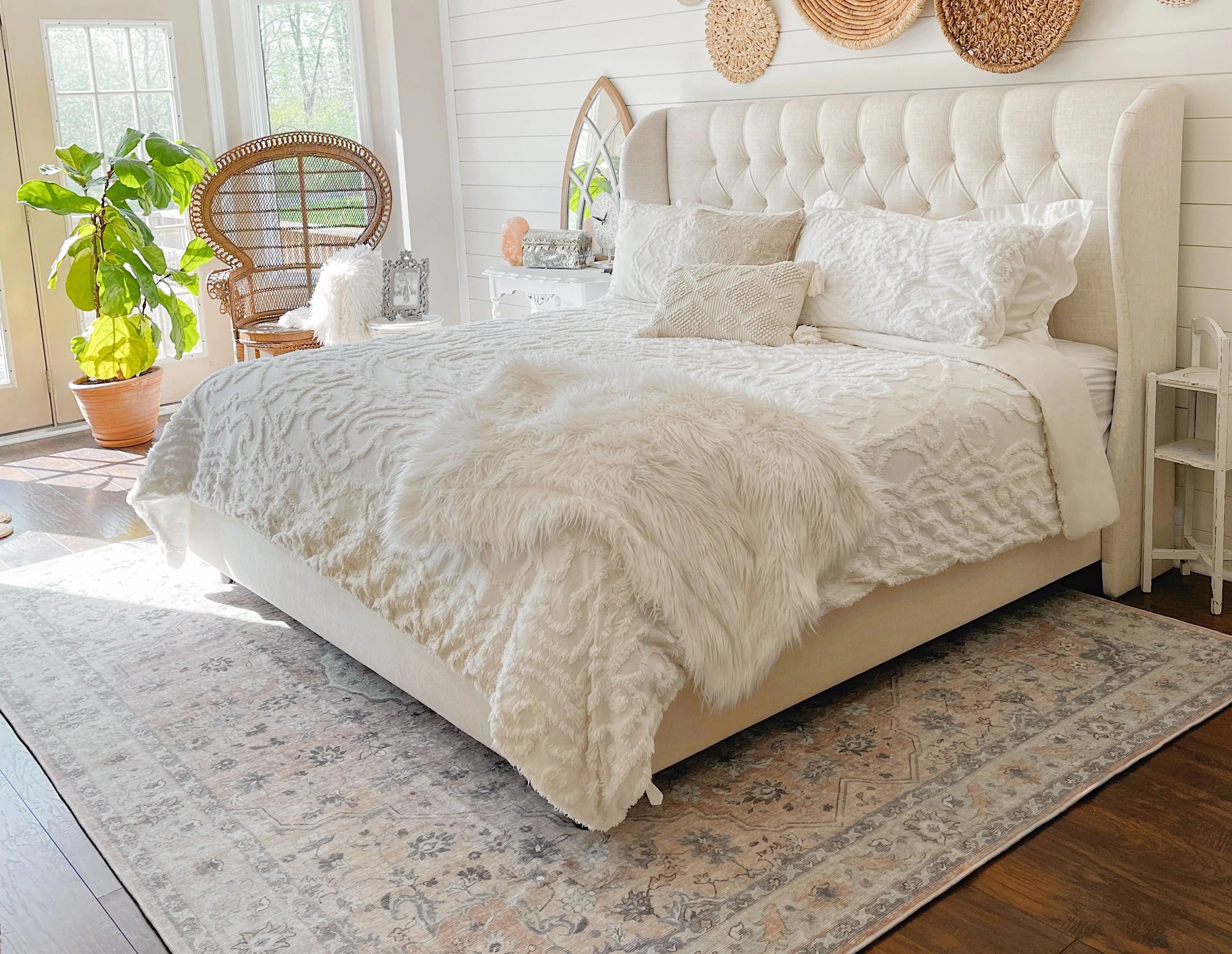 What Size Rug for King Size Bed: Finding Perfect Fit for Bedroom