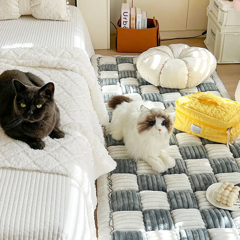 Cream-coloured Large Plaid Sofa Cover